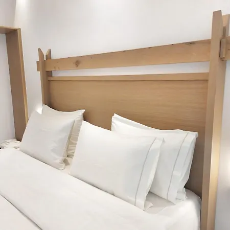 Delmar Syros 公寓式酒店